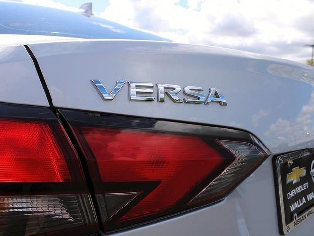 Photo of 2020 Brilliant Silver Metallic Nissan Versa