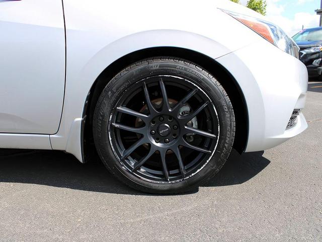 Photo of 2020 Brilliant Silver Metallic Nissan Versa