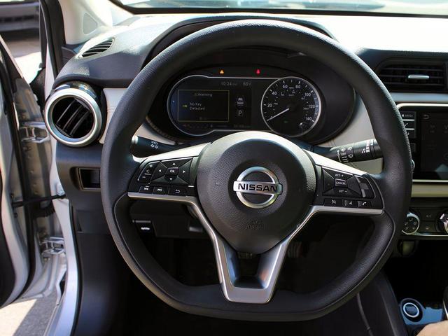 Photo of 2020 Brilliant Silver Metallic Nissan Versa