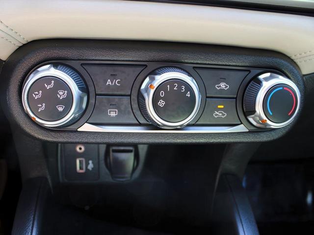 Photo of 2020 Brilliant Silver Metallic Nissan Versa