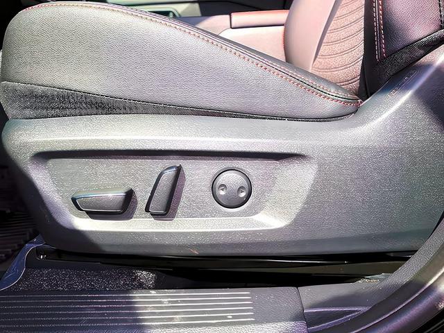 Photo of 2025 Black Nissan Rogue