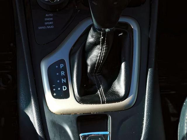 Photo of 2016 Billet Silver Metallic Clearcoat Jeep Cherokee