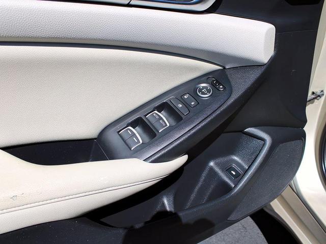 Photo of 2019 Lunar Silver Metallic Honda Accord