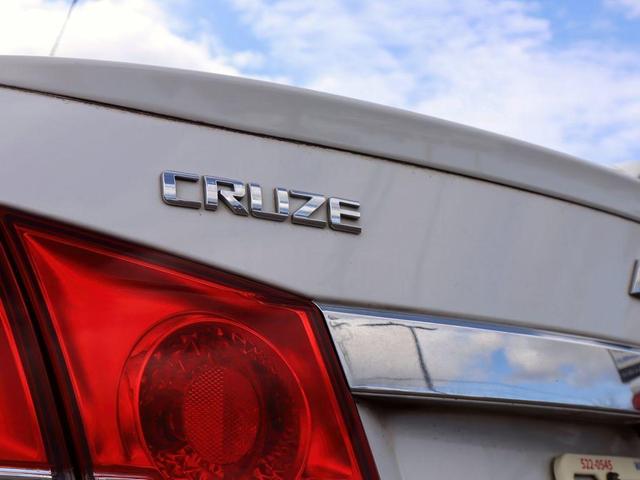Photo of 2013 Summit White Chevrolet Cruze