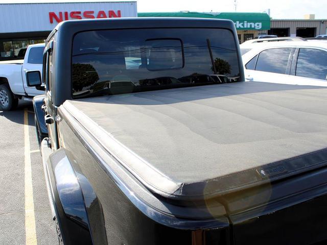 Photo of 2021 Black Clearcoat Jeep Gladiator