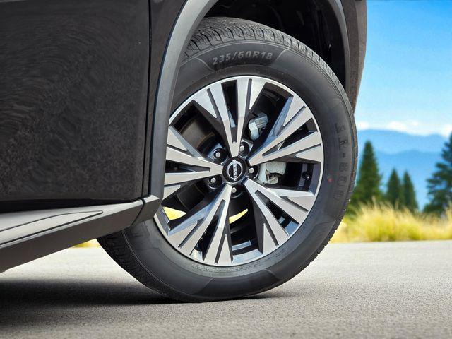 Photo of 2023 Super Black Nissan Rogue