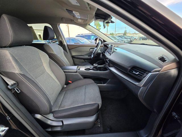 Photo of 2023 Super Black Nissan Rogue