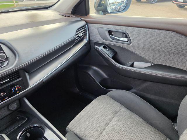 Photo of 2023 Super Black Nissan Rogue