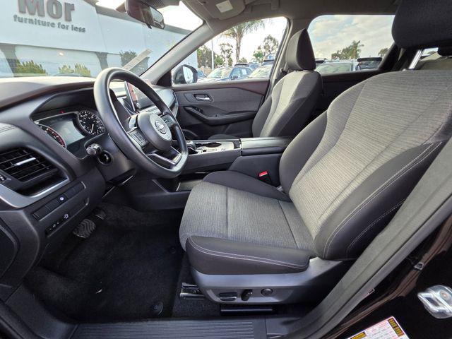 Photo of 2023 Super Black Nissan Rogue