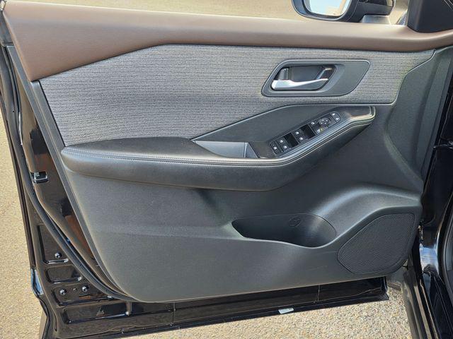 Photo of 2023 Super Black Nissan Rogue