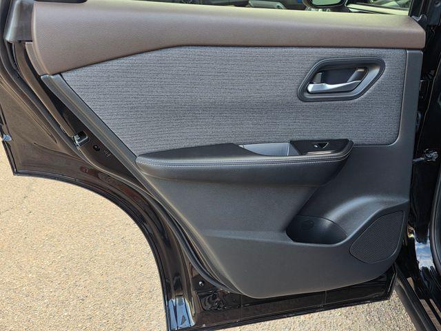 Photo of 2023 Super Black Nissan Rogue