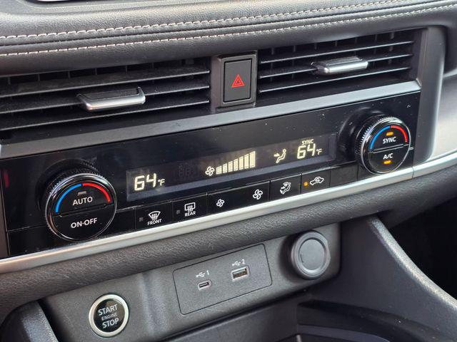 Photo of 2023 Super Black Nissan Rogue