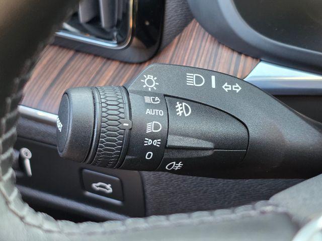 Photo of 2021 Denim Blue Metallic Volvo XC60