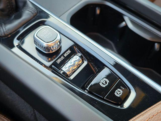 Photo of 2021 Denim Blue Metallic Volvo XC60