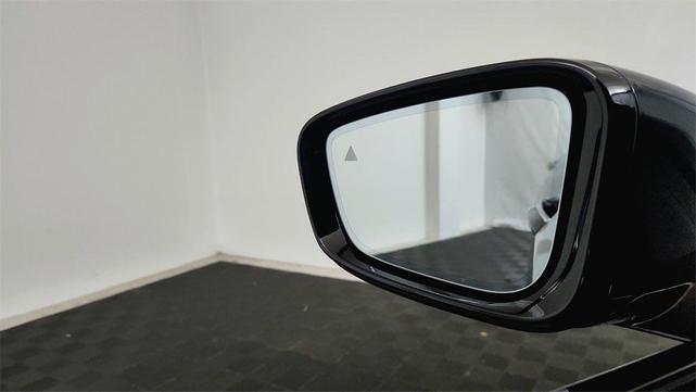 Photo of 2018 Carbon Black Metallic BMW 750
