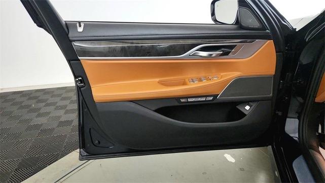 Photo of 2018 Carbon Black Metallic BMW 750