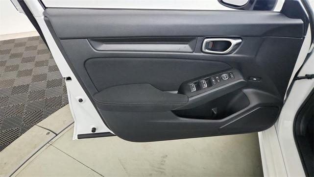Photo of 2022 Platinum White Pearl Honda Civic