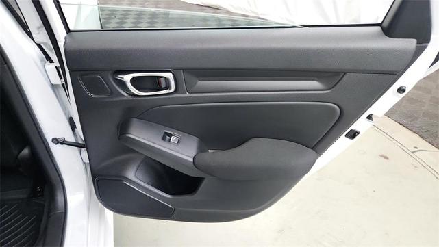 Photo of 2022 Platinum White Pearl Honda Civic