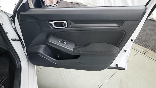 Photo of 2022 Platinum White Pearl Honda Civic