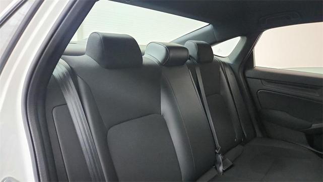Photo of 2022 Platinum White Pearl Honda Civic