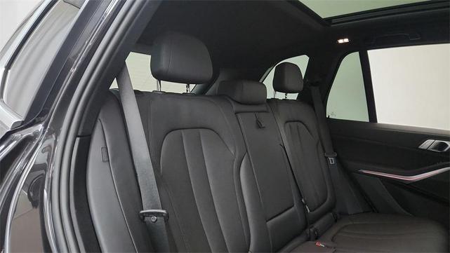 Photo of 2022 Dark Graphite Metallic BMW X5