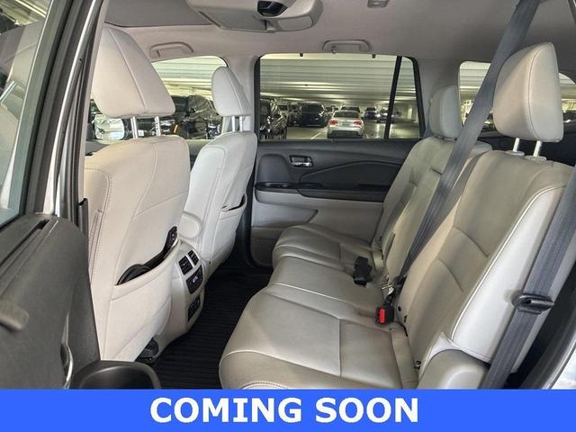 Photo of 2022 Lunar Silver Metallic Honda Pilot