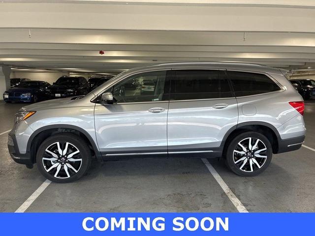 Photo of 2022 Lunar Silver Metallic Honda Pilot