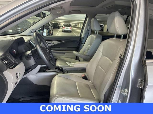 Photo of 2022 Lunar Silver Metallic Honda Pilot