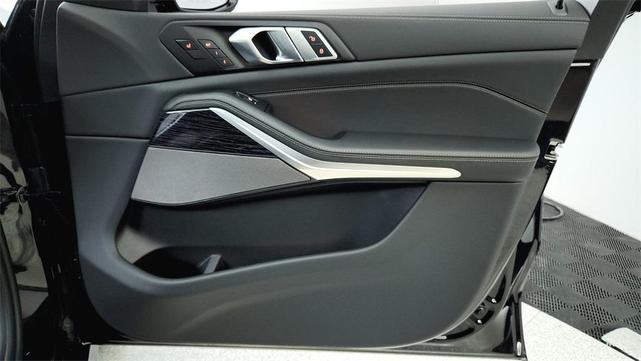Photo of 2026 Black Sapphire Metallic BMW X7