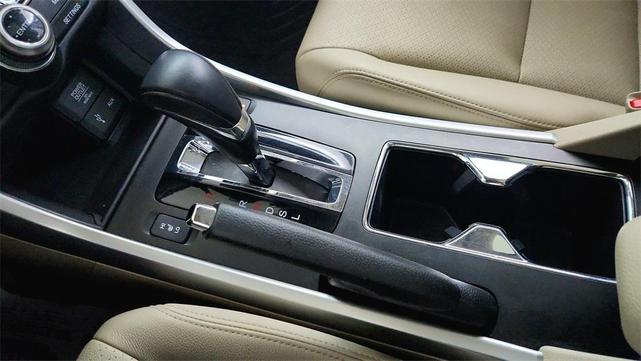 Photo of 2014 White Orchid Pearl Honda Accord