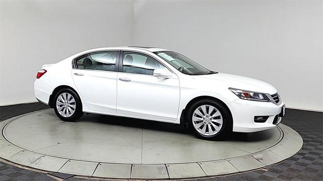 Photo of 2014 White Orchid Pearl Honda Accord