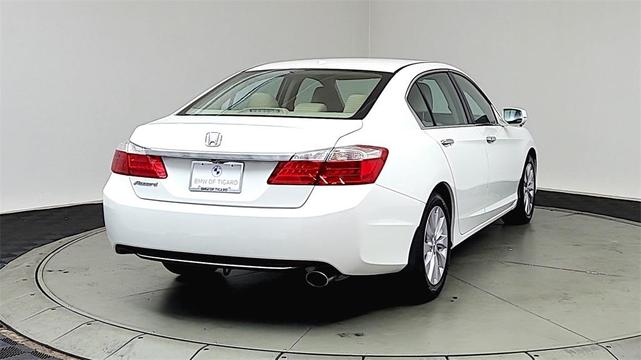 Photo of 2014 White Orchid Pearl Honda Accord