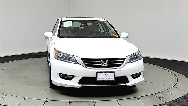 Photo of 2014 White Orchid Pearl Honda Accord