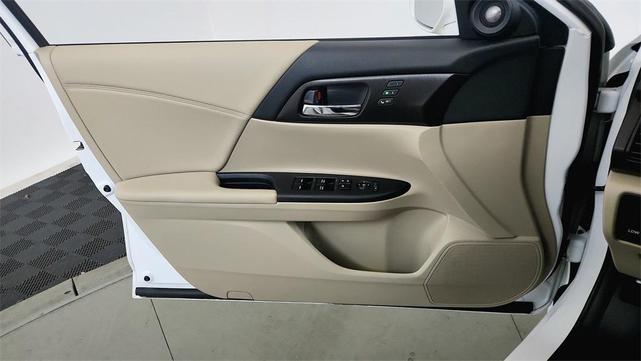 Photo of 2014 White Orchid Pearl Honda Accord