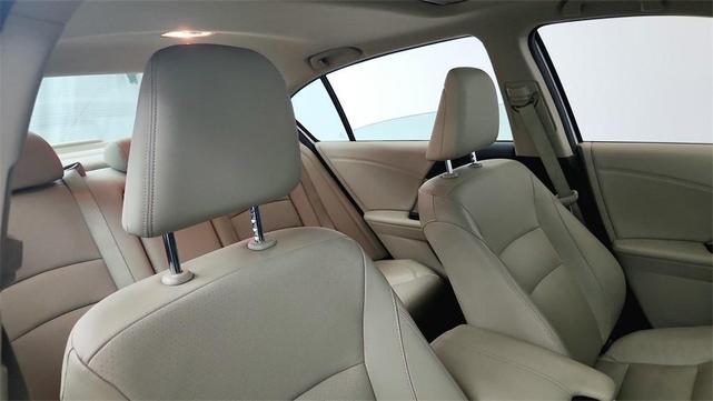 Photo of 2014 White Orchid Pearl Honda Accord