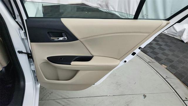 Photo of 2014 White Orchid Pearl Honda Accord