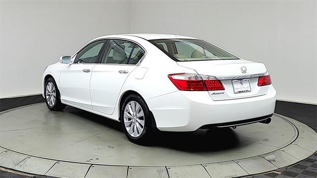 Photo of 2014 White Orchid Pearl Honda Accord