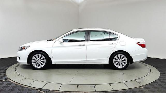 Photo of 2014 White Orchid Pearl Honda Accord