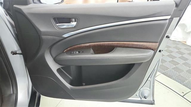 Photo of 2017 Lunar Silver Metallic Acura MDX