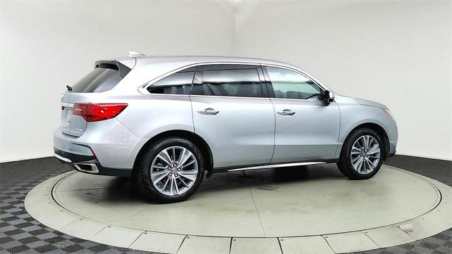 Photo of 2017 Lunar Silver Metallic Acura MDX