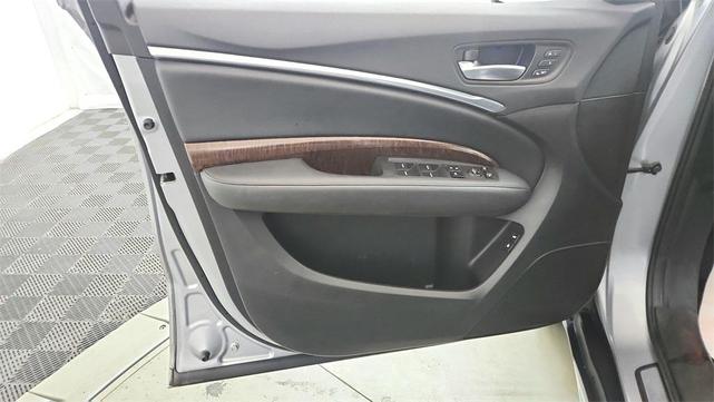 Photo of 2017 Lunar Silver Metallic Acura MDX