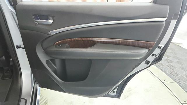 Photo of 2017 Lunar Silver Metallic Acura MDX