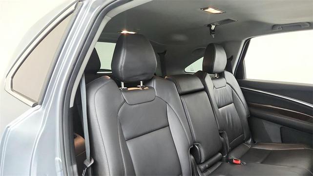 Photo of 2017 Lunar Silver Metallic Acura MDX