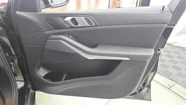 Photo of 2022 Jet Black BMW X5