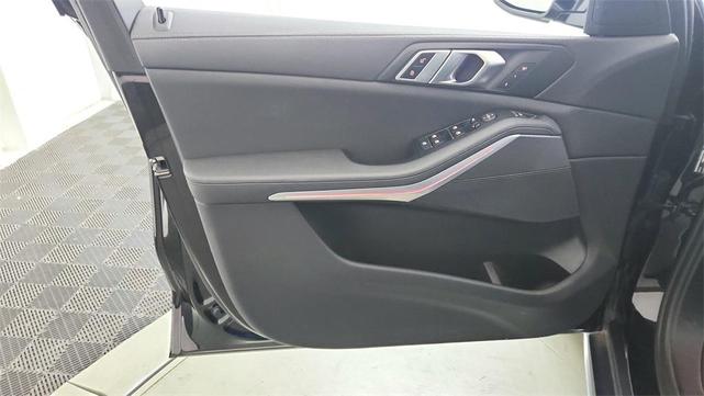 Photo of 2022 Jet Black BMW X5