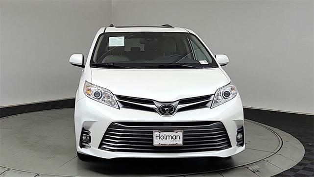 Photo of 2020 Blizzard Pearl Toyota Sienna