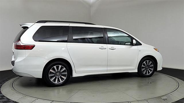Photo of 2020 Blizzard Pearl Toyota Sienna