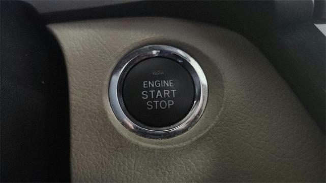 Photo of 2020 Blizzard Pearl Toyota Sienna