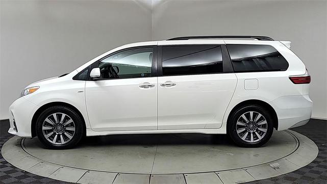 Photo of 2020 Blizzard Pearl Toyota Sienna