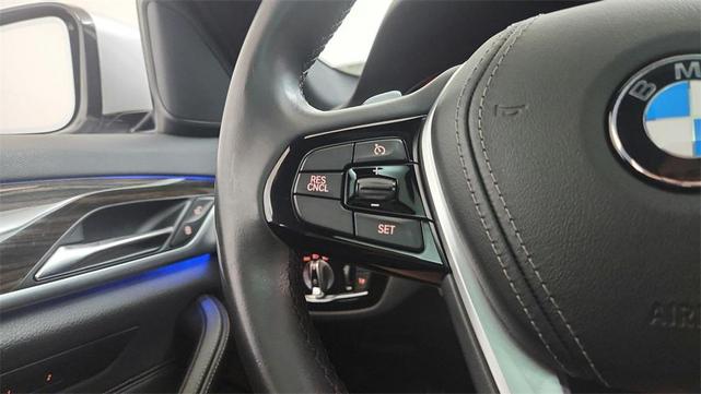 Photo of 2018 Glacier Silver Metallic BMW 530e